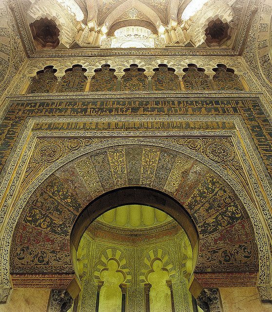Horseshoe Arches and Hidden Paradises: Reading Moorish Spain from the Al Ándalus