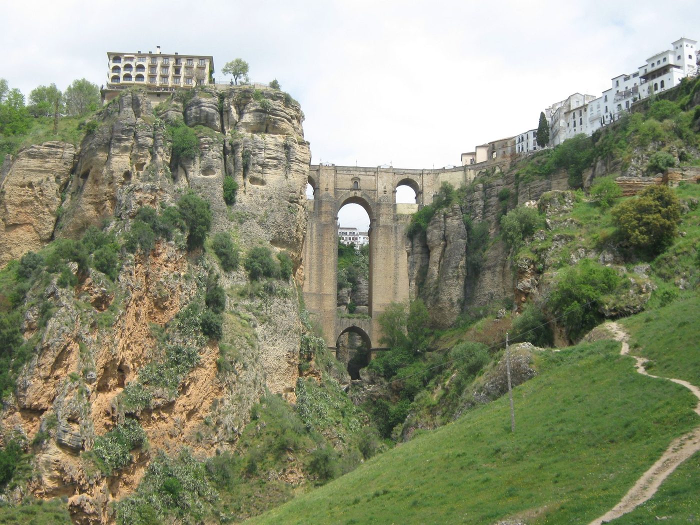 Packing for the Al Ándalus: Sun, Stone Cities and One Elegant Evening